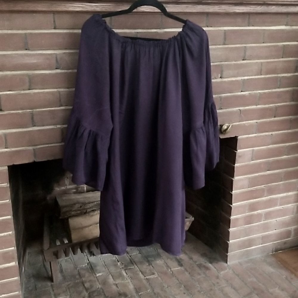 Blue flowy top with bell sleeves, size 3X.